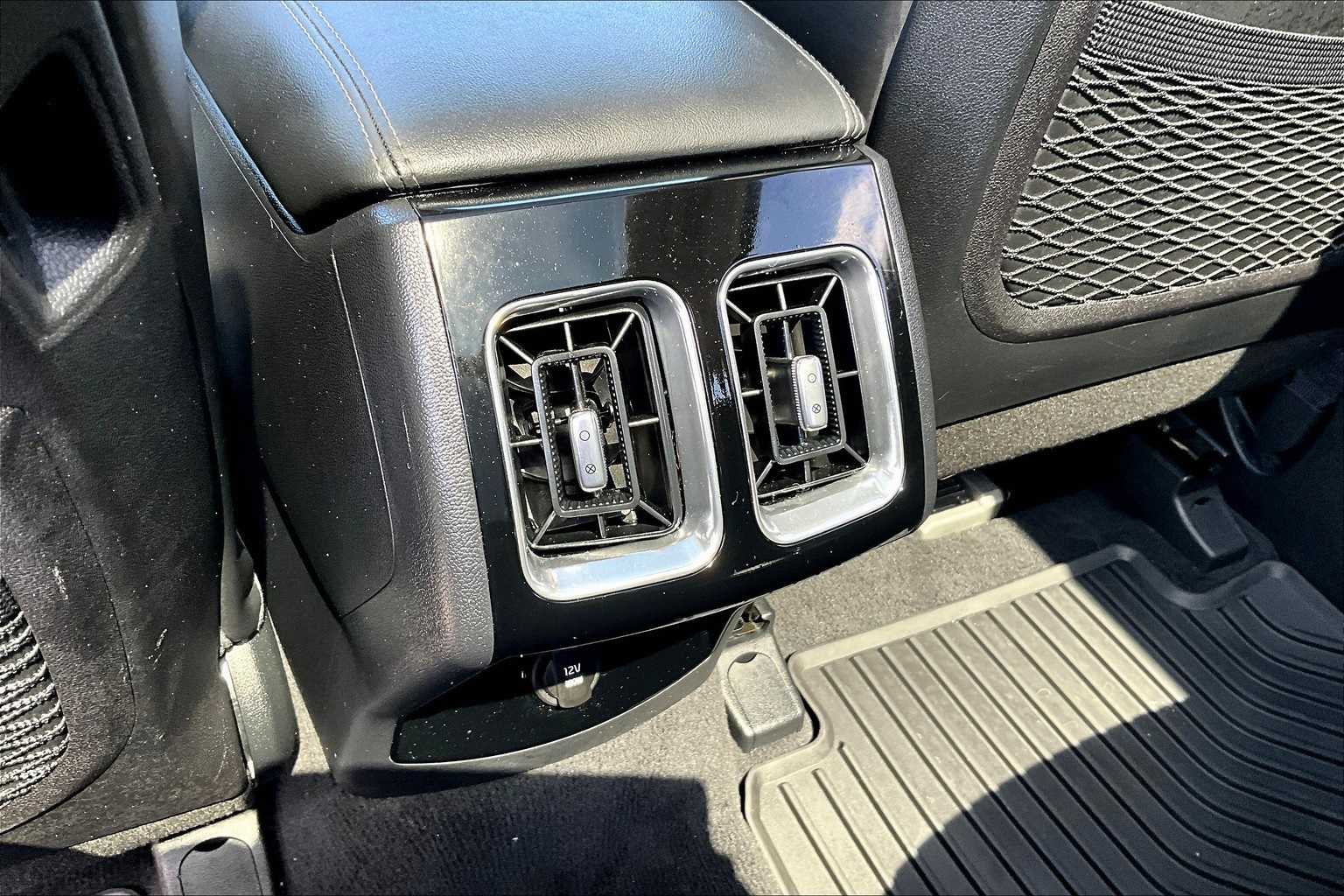 Thumbnail: 2024 Kia Sorento - 24