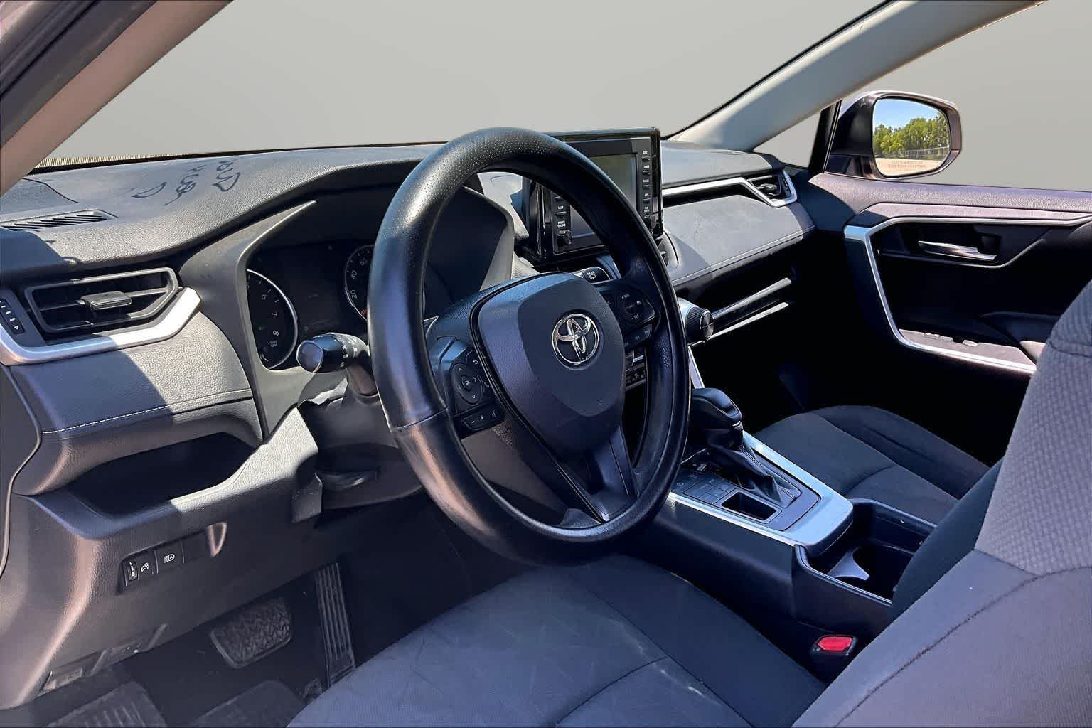 Thumbnail: 2019 Toyota RAV4 - 9