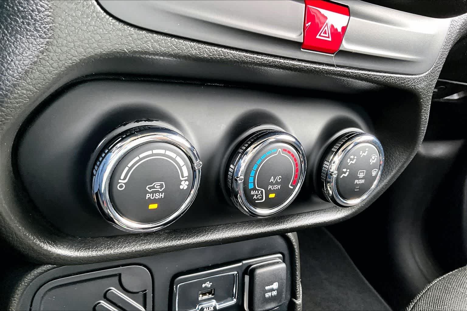 Thumbnail: 2017 Jeep Renegade - 19