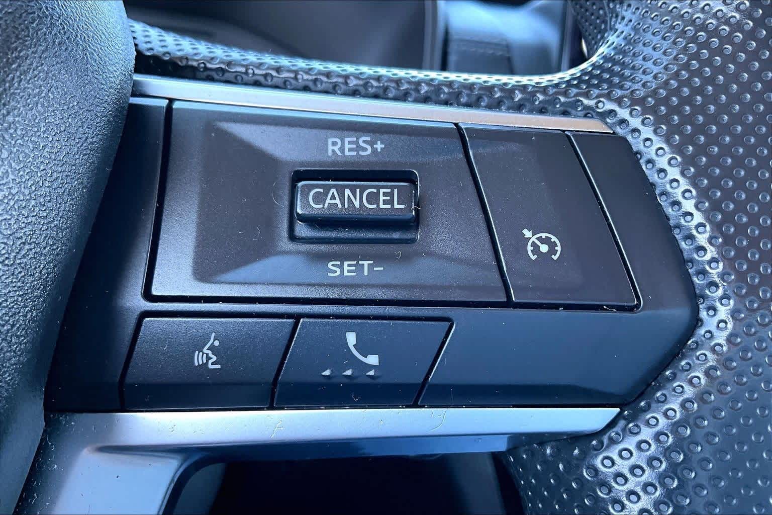 Thumbnail: 2022 Mitsubishi Outlander - 18