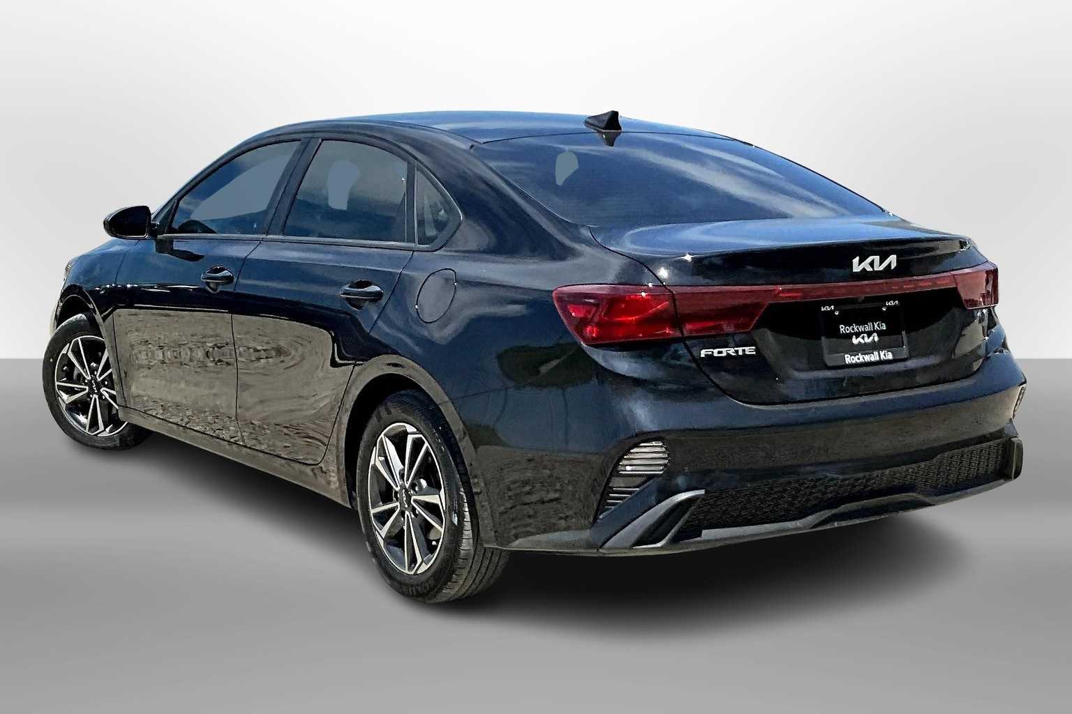 Thumbnail: 2022 Kia Forte - 11