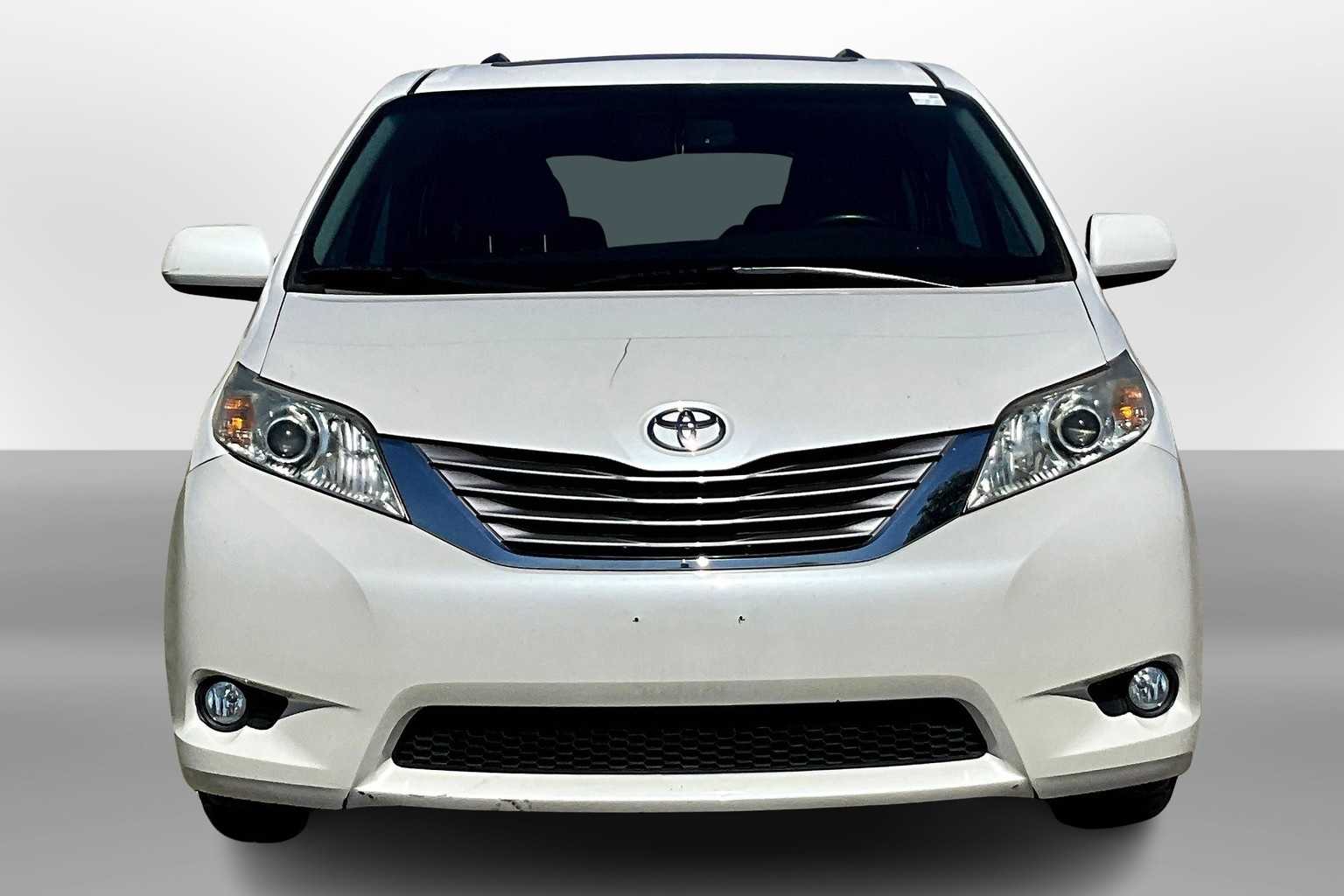 Thumbnail: 2015 Toyota Sienna - 3