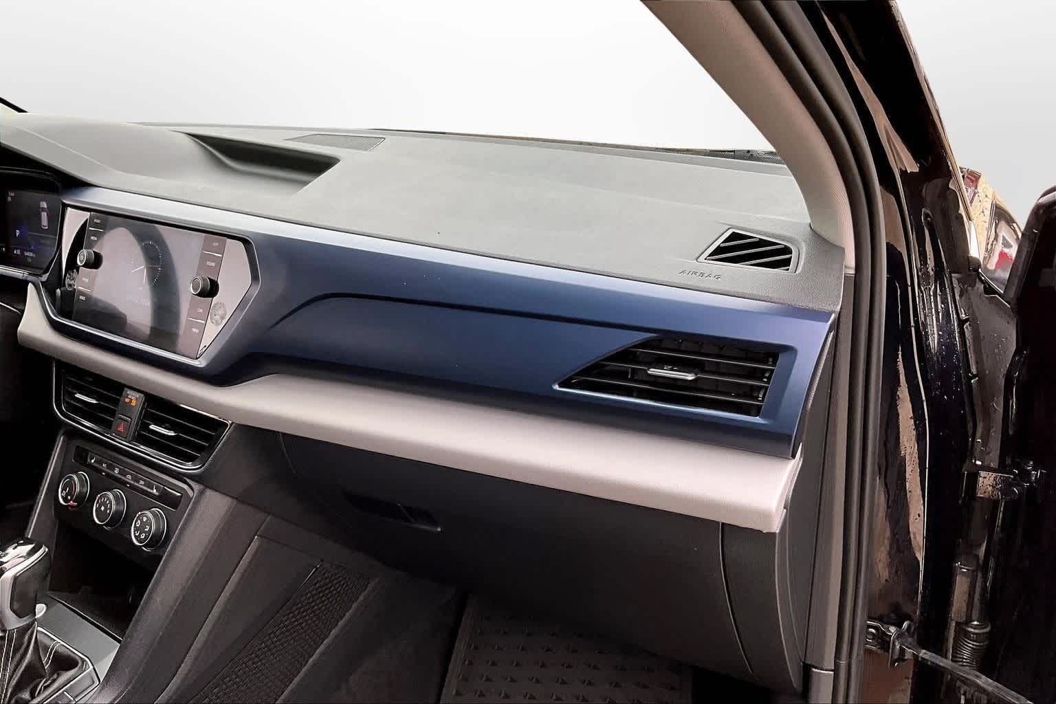 Thumbnail: 2022 Volkswagen Taos - 15