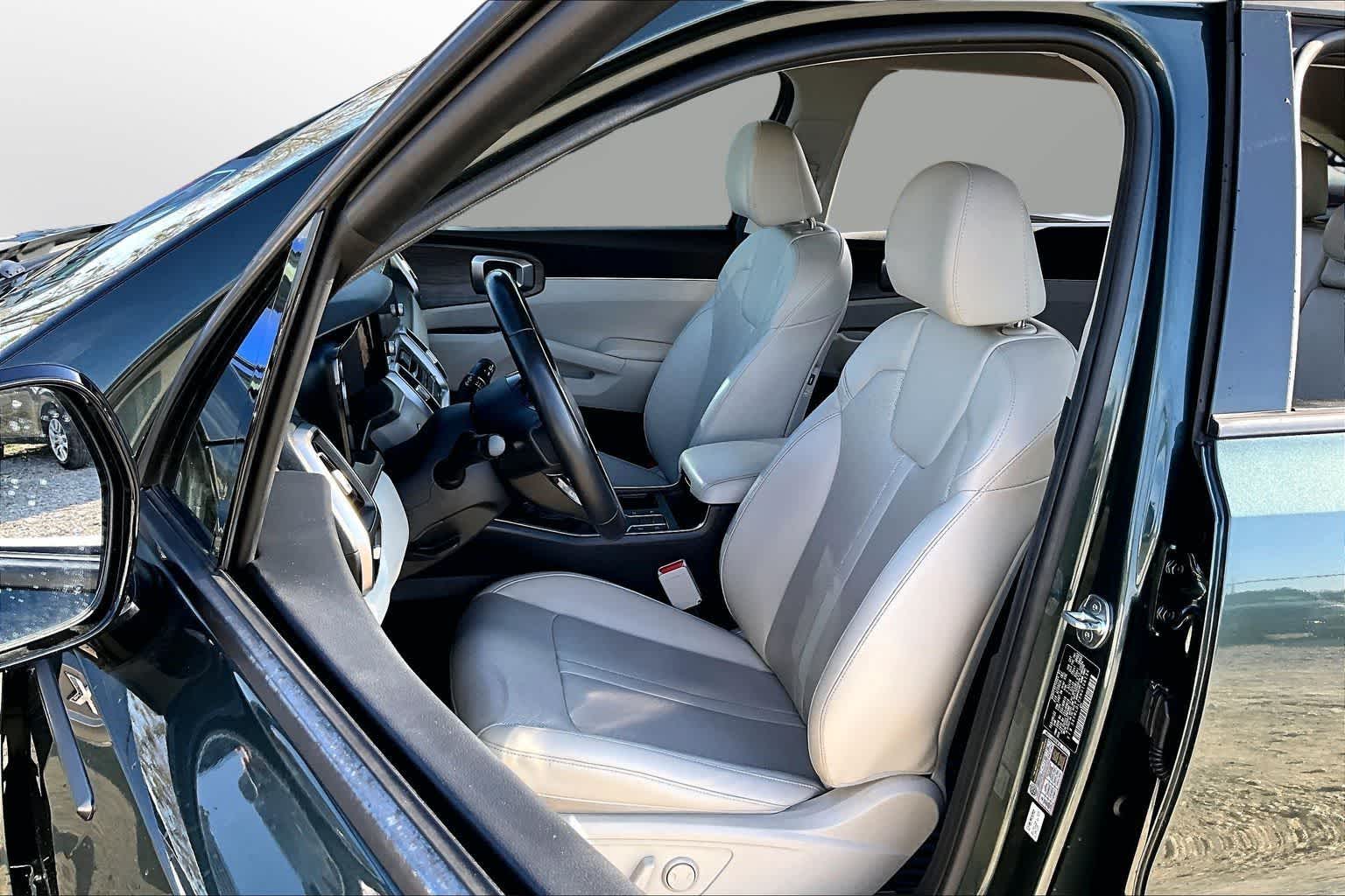 Thumbnail: 2022 Kia Sorento - 24