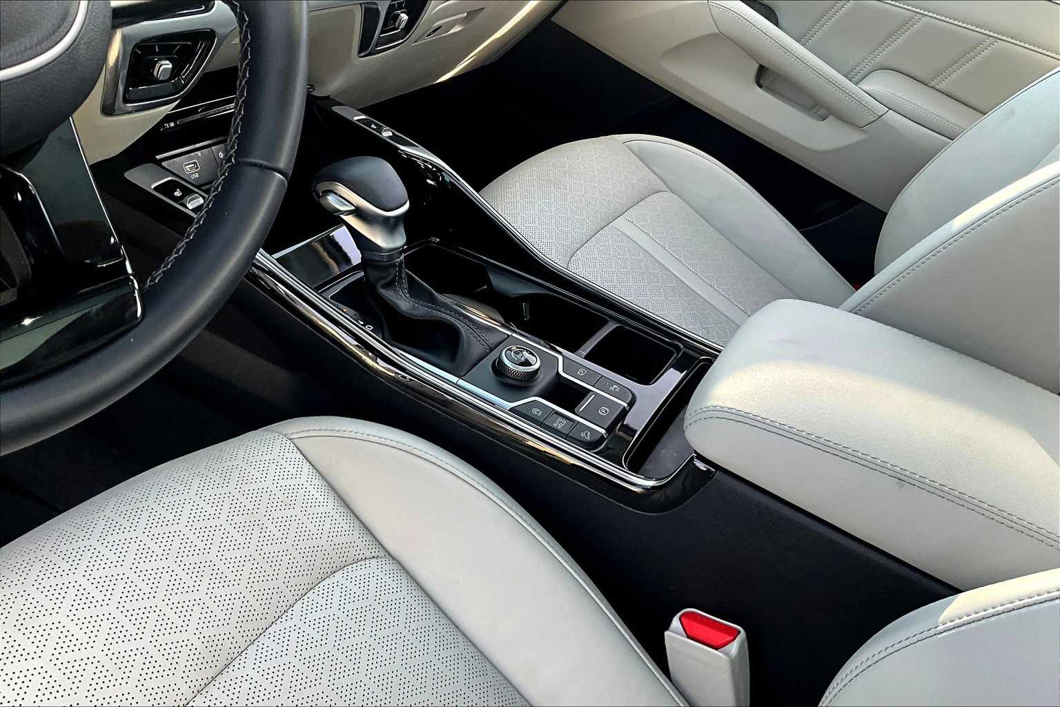 Thumbnail: 2023 Kia Sorento - 13
