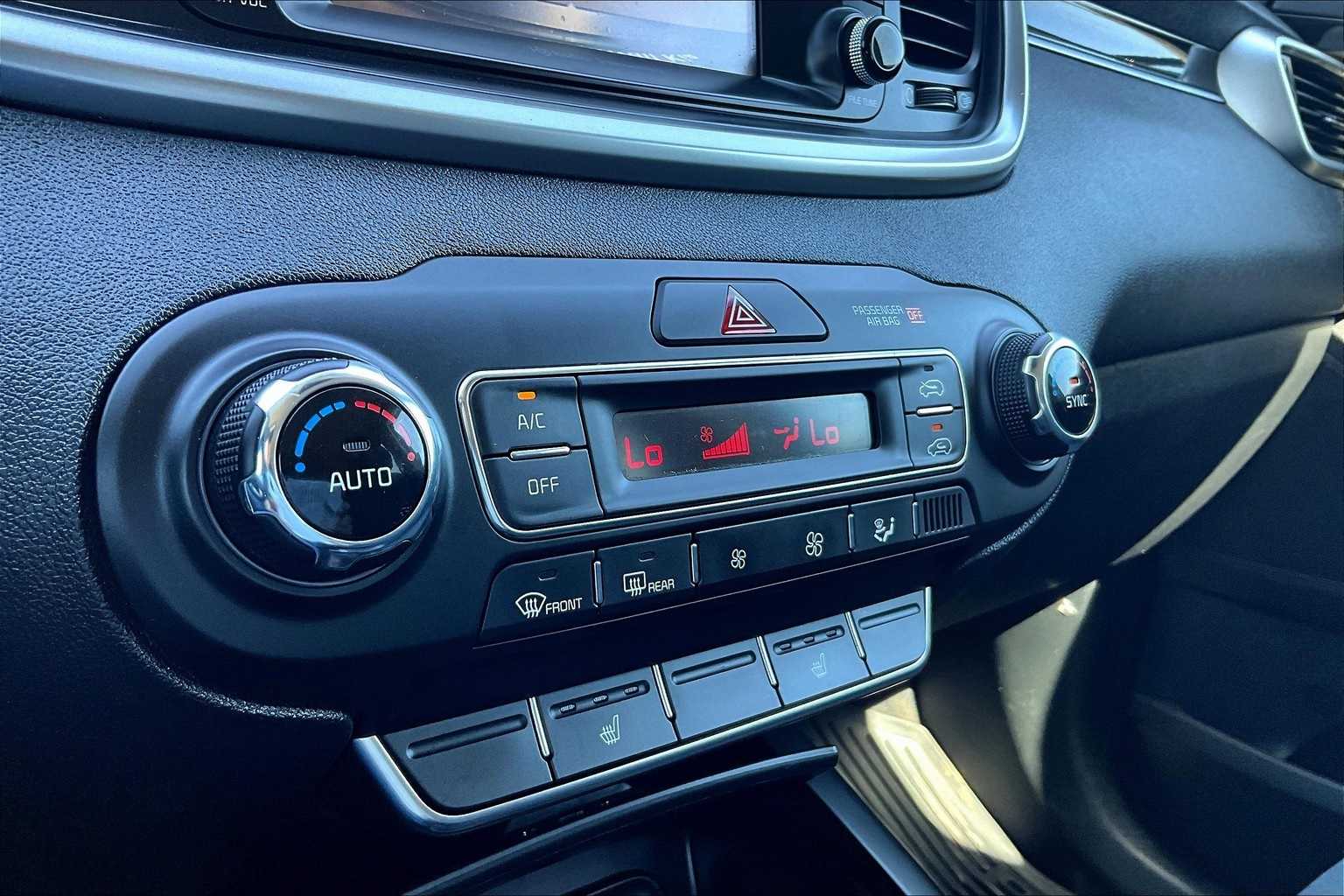 Thumbnail: 2019 Kia Sorento - 25