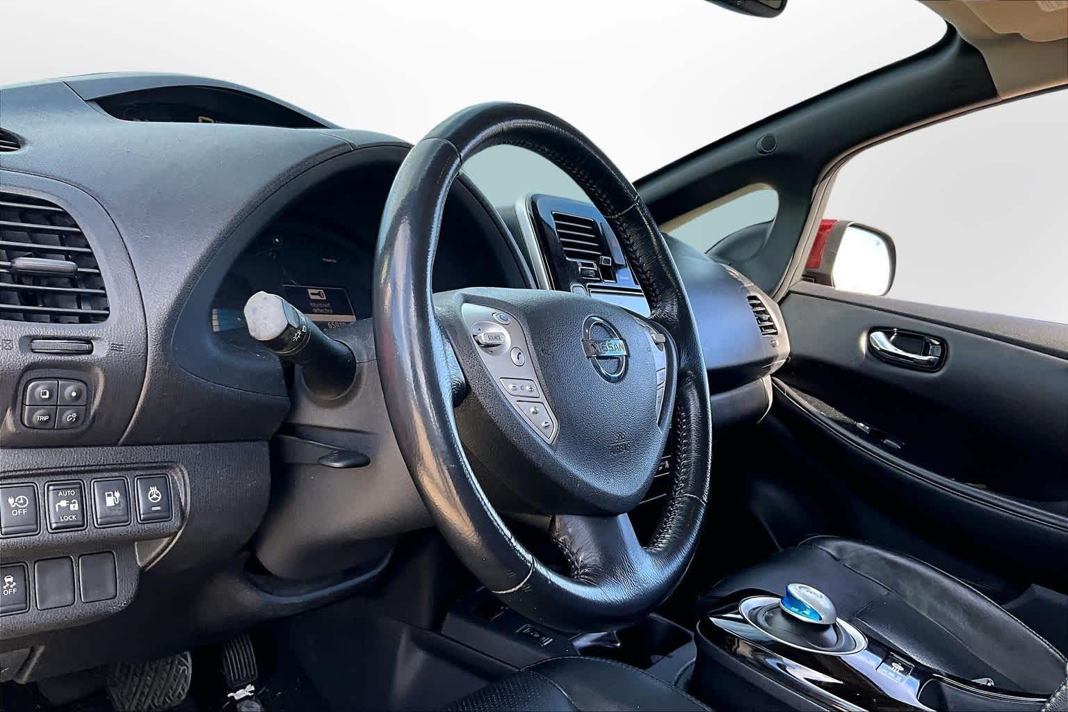 Thumbnail: 2013 Nissan Leaf - 11