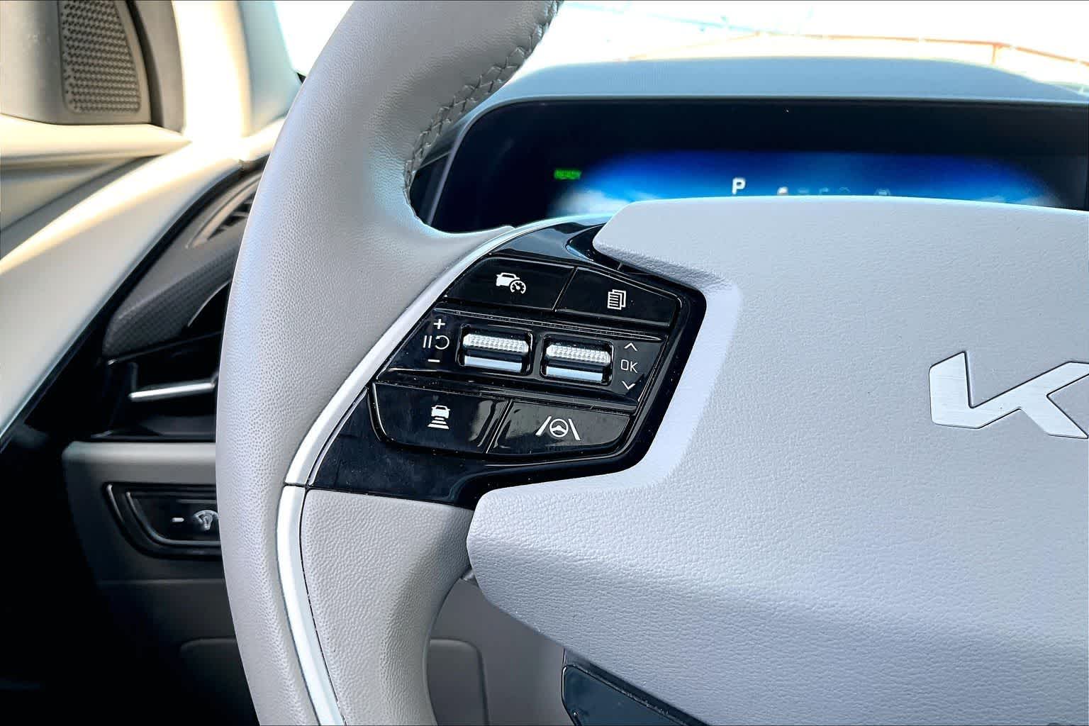 Thumbnail: 2023 Kia Niro - 17