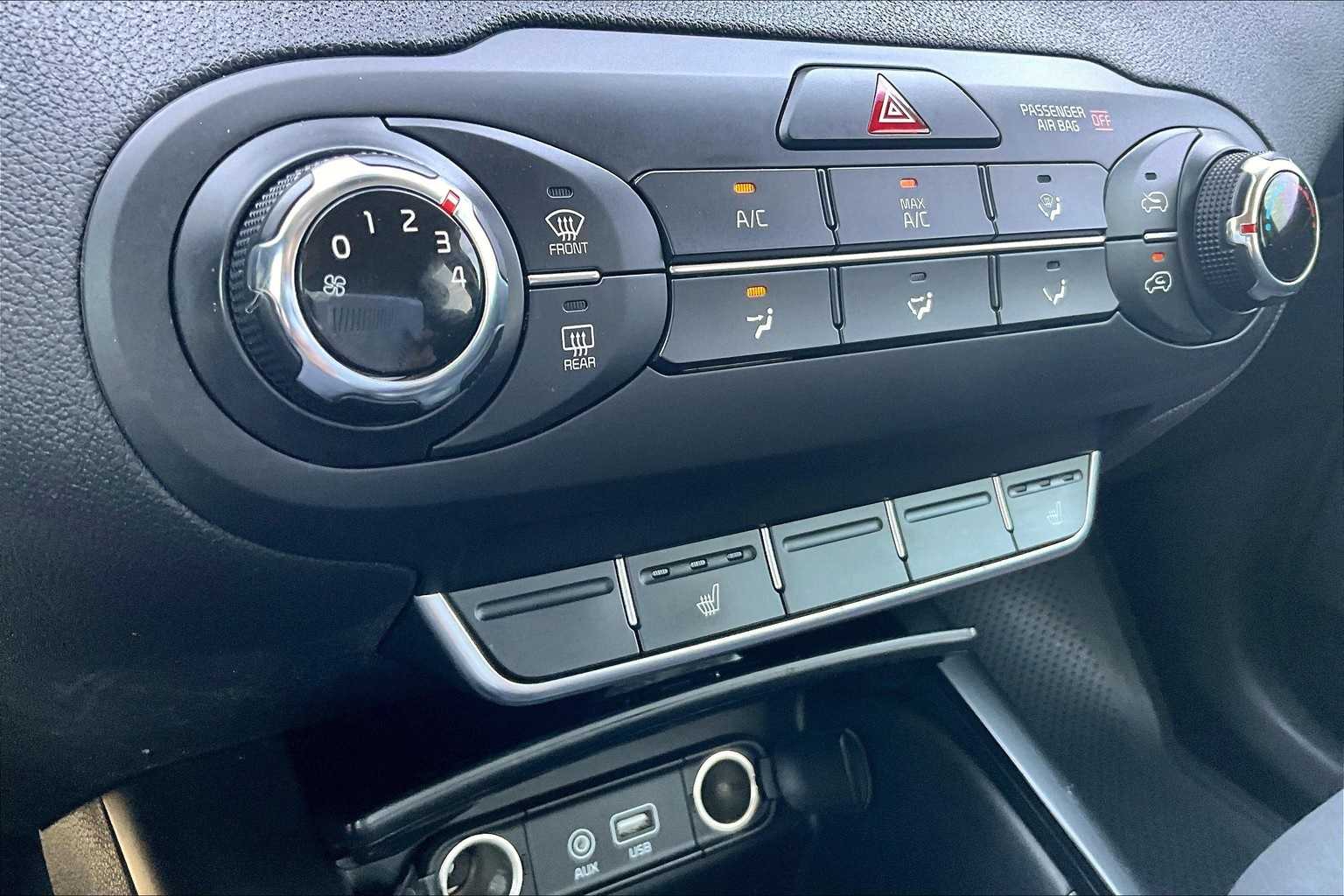 Thumbnail: 2016 Kia Sorento - 25