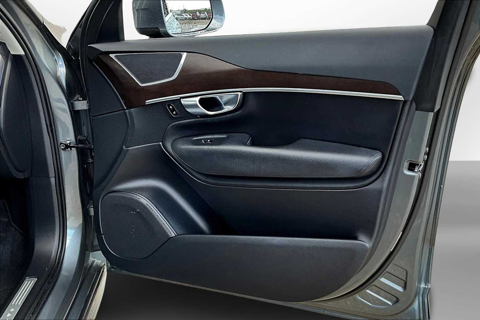 Thumbnail: 2019 Volvo XC90 - 18