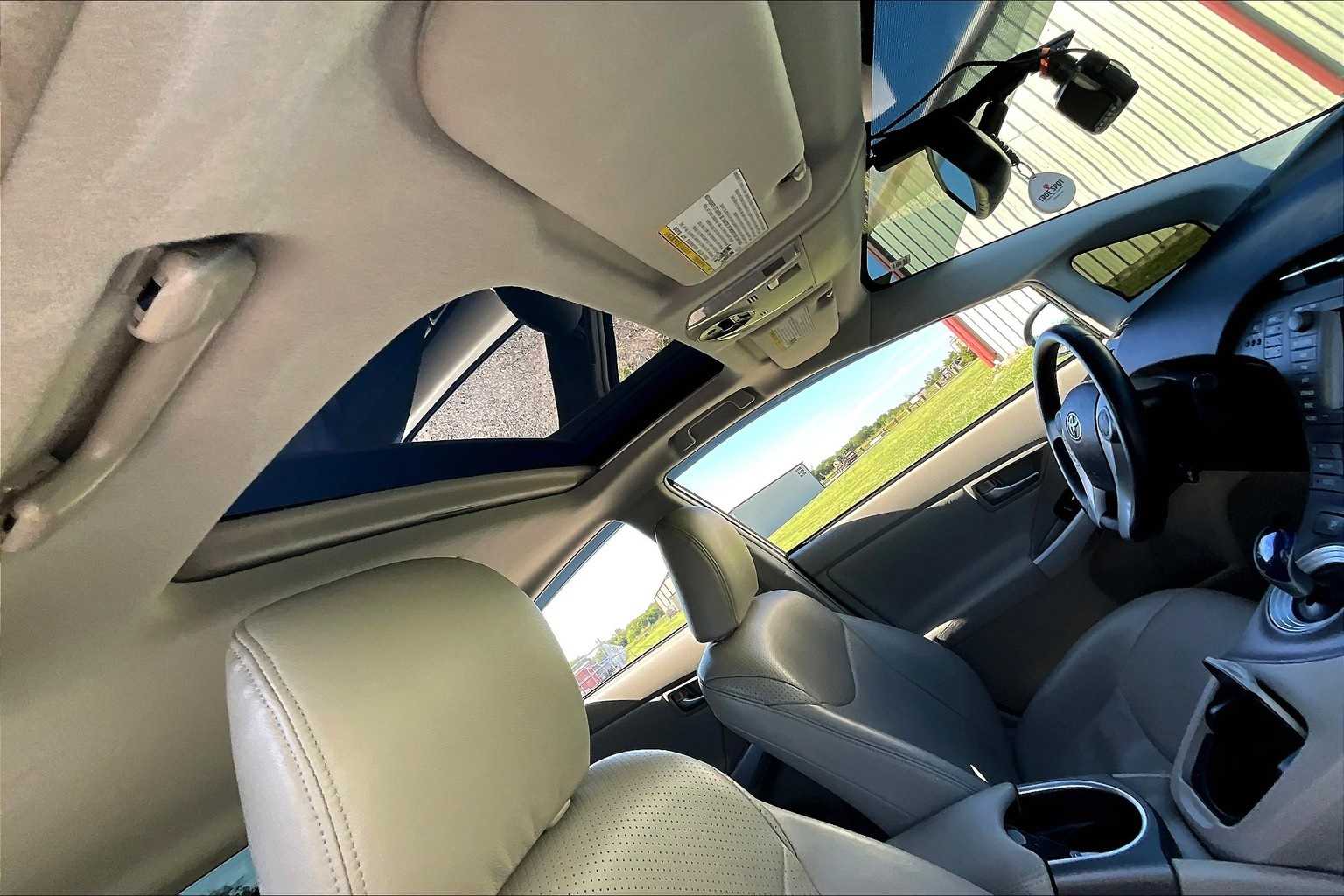 Thumbnail: 2014 Toyota Prius - 16