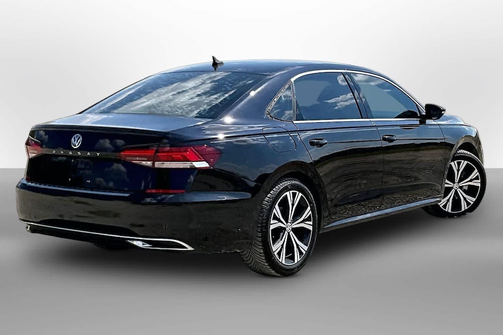 Used 2022 Volkswagen Passat 2.0T SE Sedan