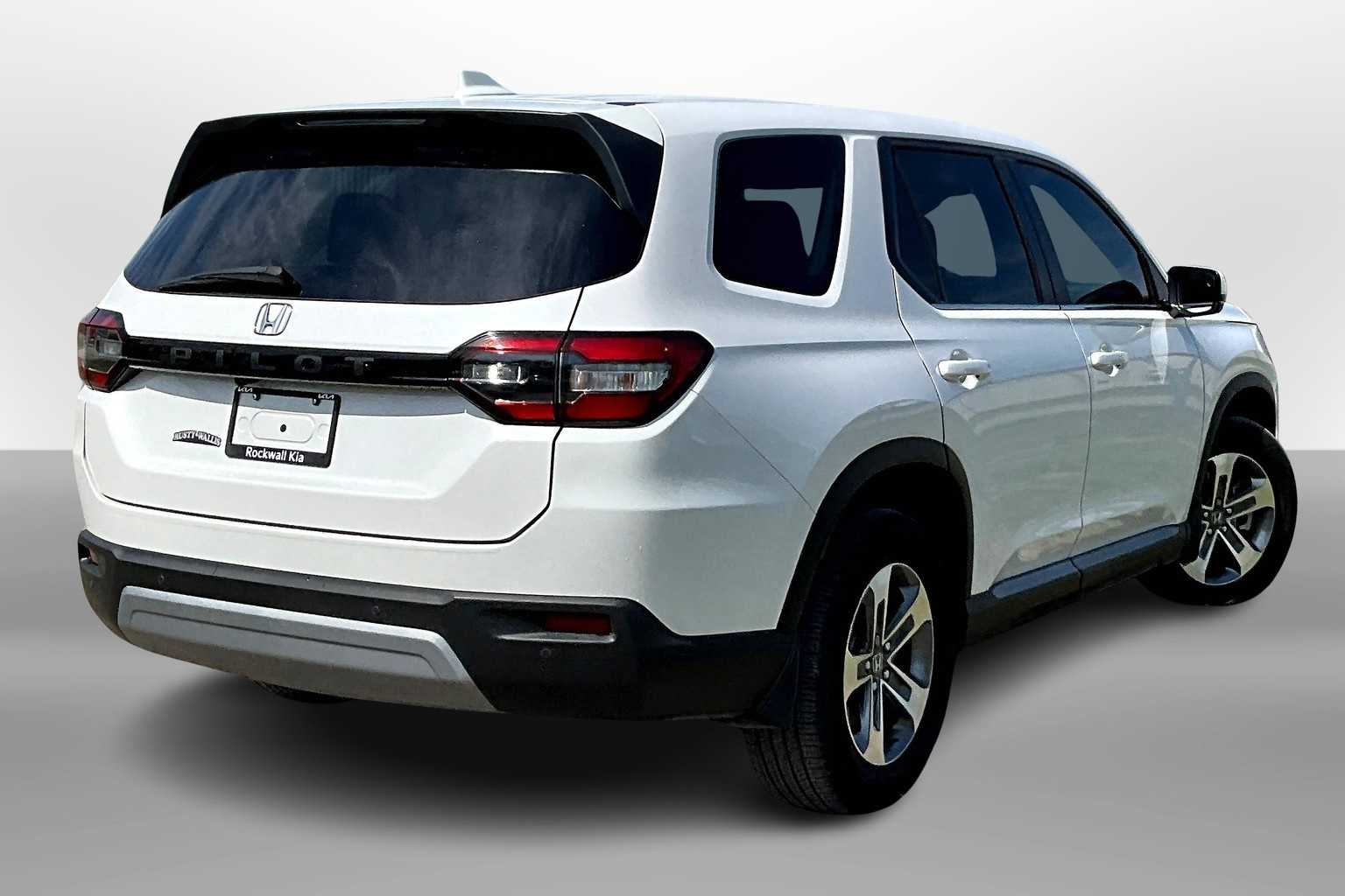 2024 Honda Pilot EX-L photo 2