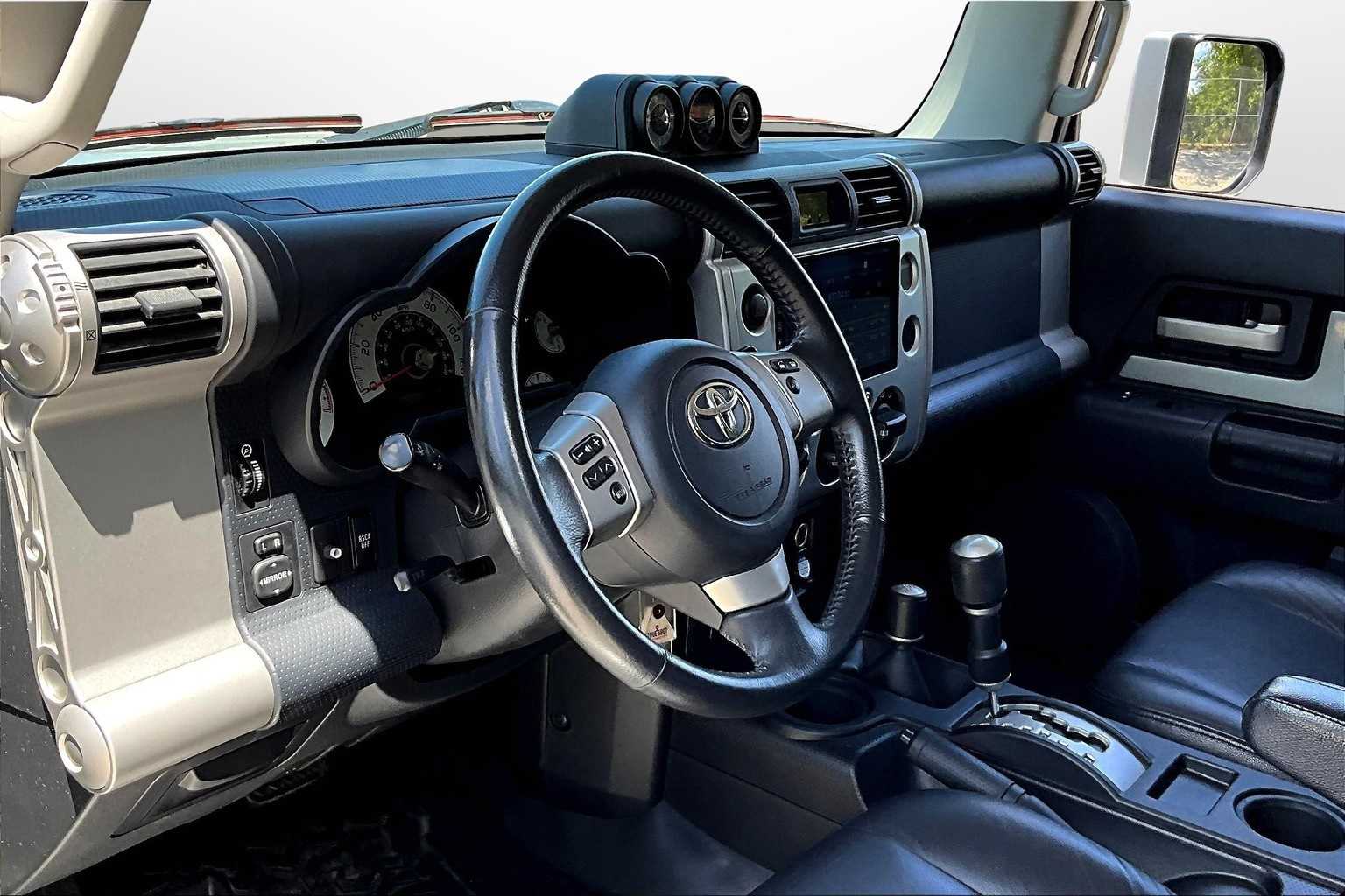 Thumbnail: 2012 Toyota FJ Cruiser - 12