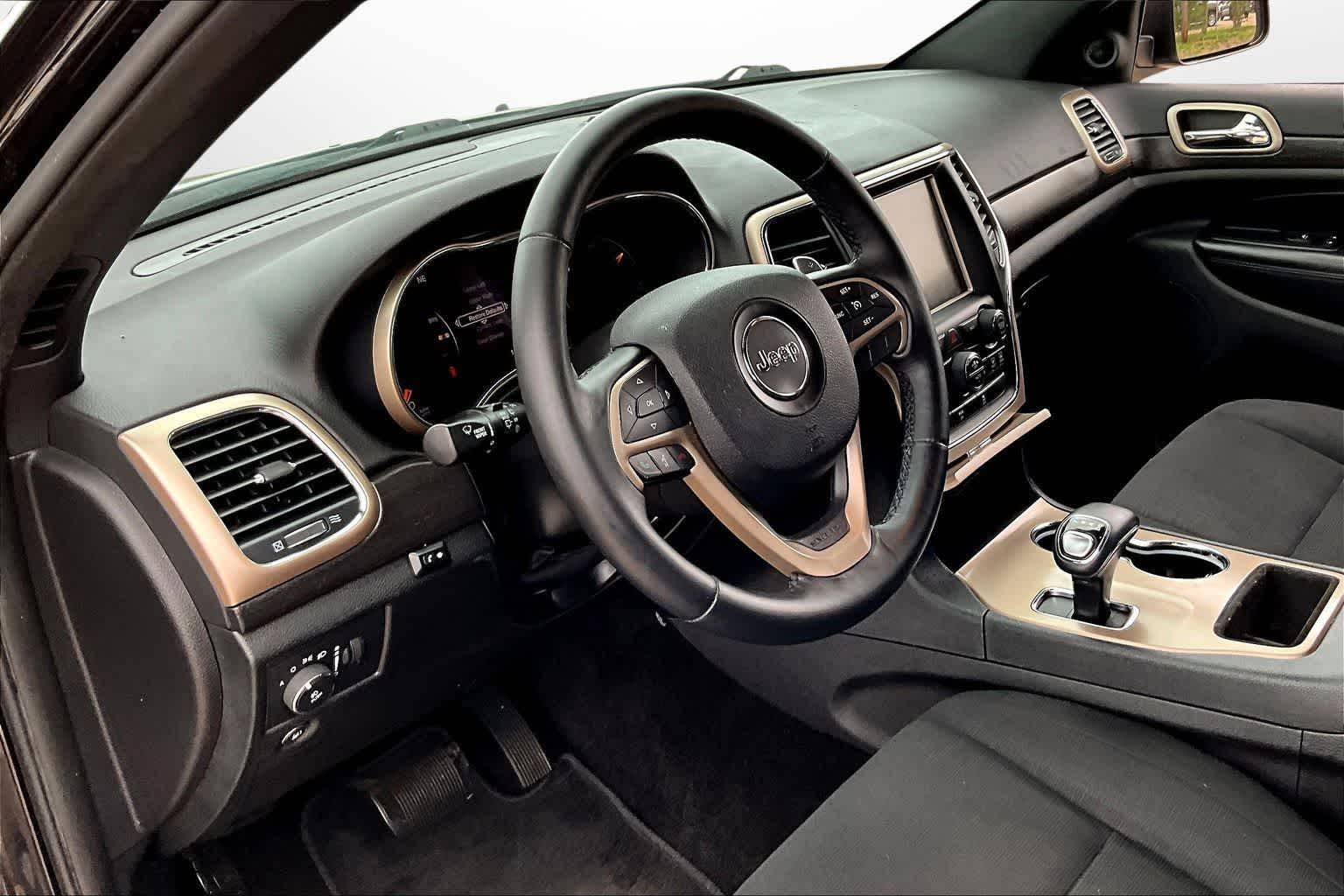 Thumbnail: 2015 Jeep Grand Cherokee - 12