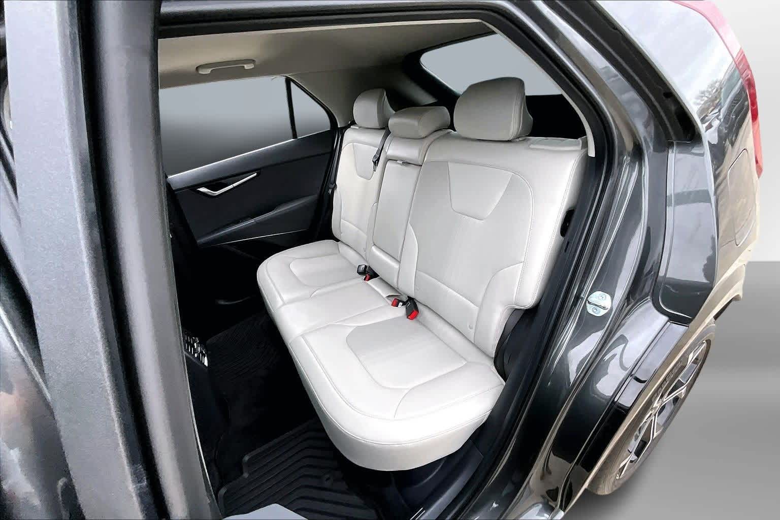 Thumbnail: 2025 Kia Niro - 25