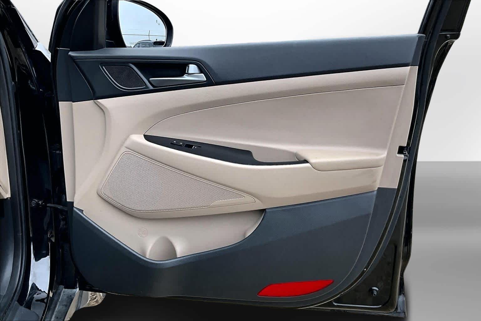 Thumbnail: 2016 Hyundai Tucson - 16