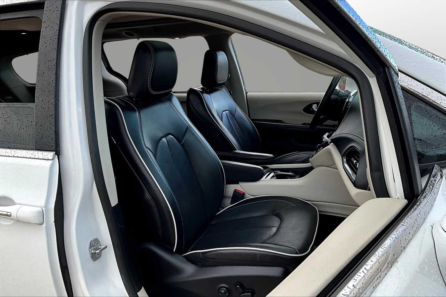 Thumbnail: 2022 Chrysler Pacifica - 7
