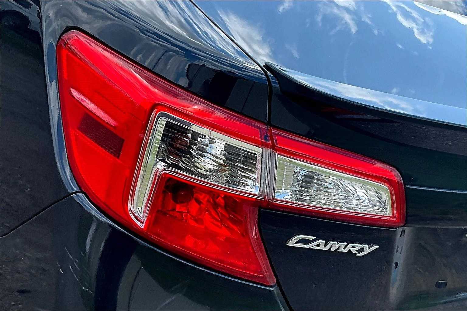 Thumbnail: 2013 Toyota Camry - 29