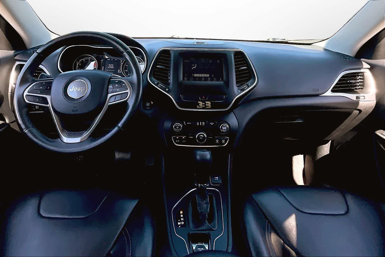 Thumbnail: 2019 Jeep Cherokee - 14