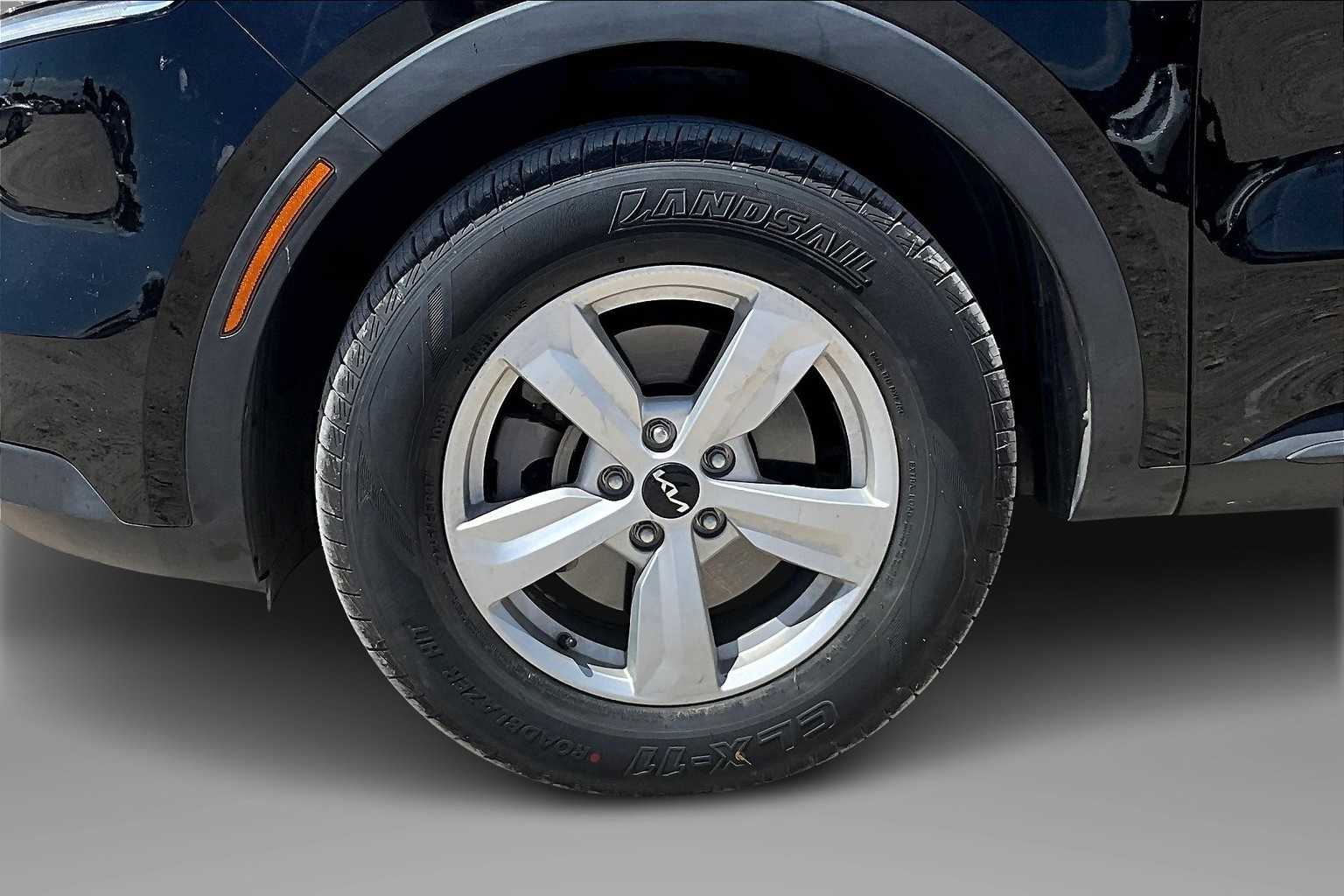 Thumbnail: 2022 Kia Sorento - 8