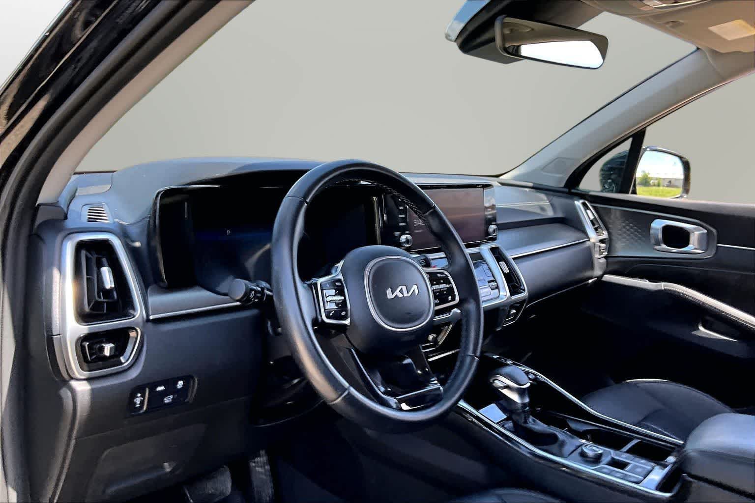 Thumbnail: 2023 Kia Sorento - 11