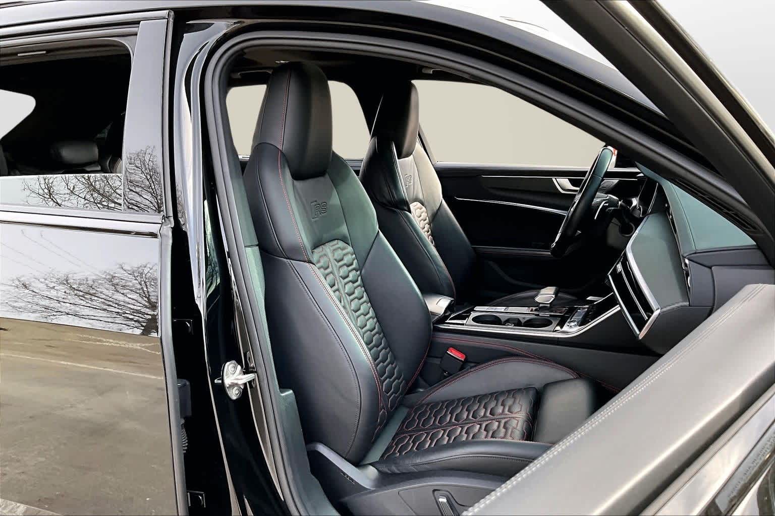 Thumbnail: 2021 Audi RS 6 - 7