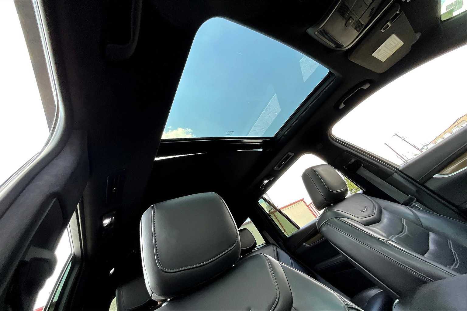 Thumbnail: 2021 Cadillac XT6 - 16