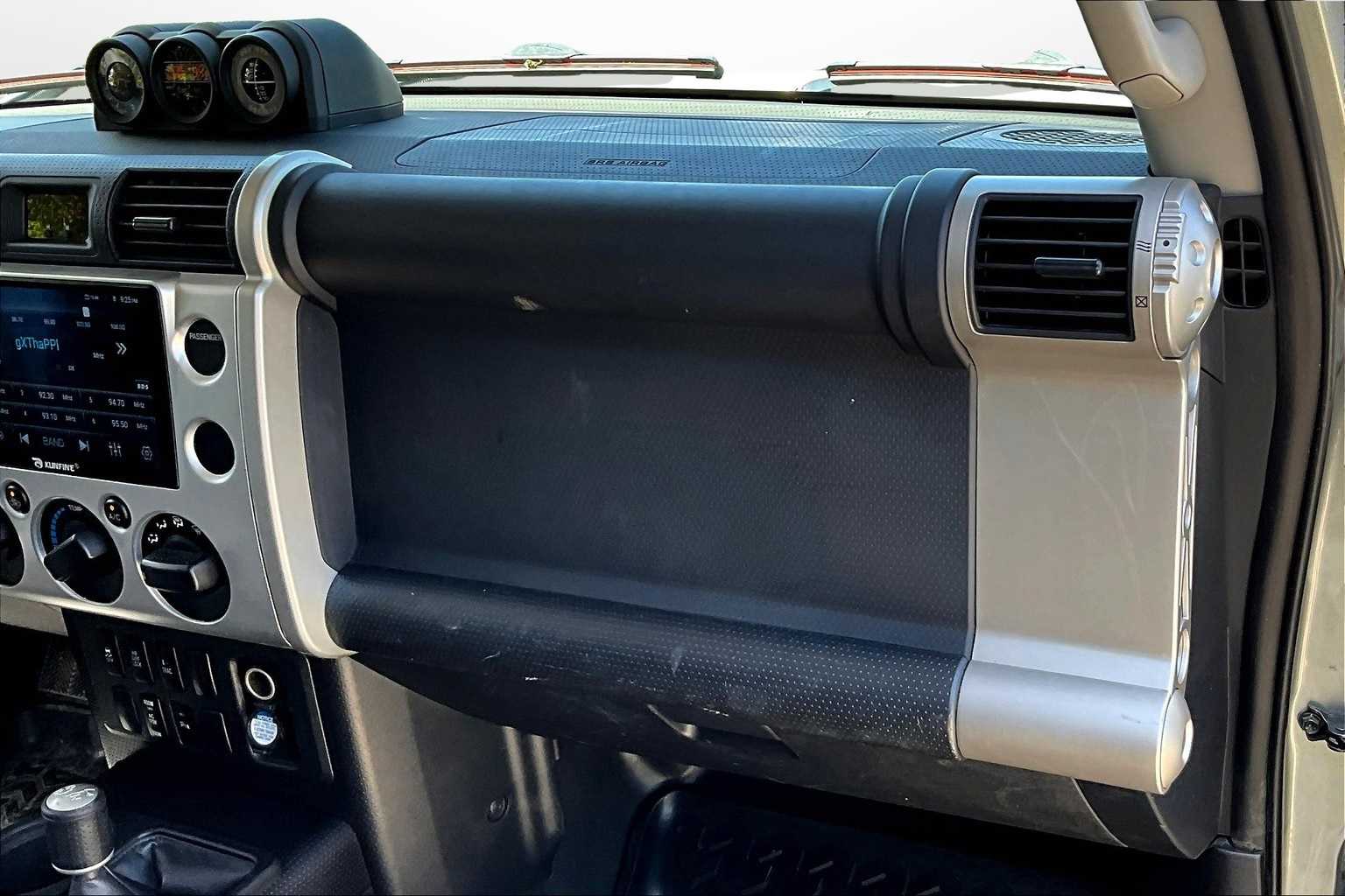 Thumbnail: 2012 Toyota FJ Cruiser - 15