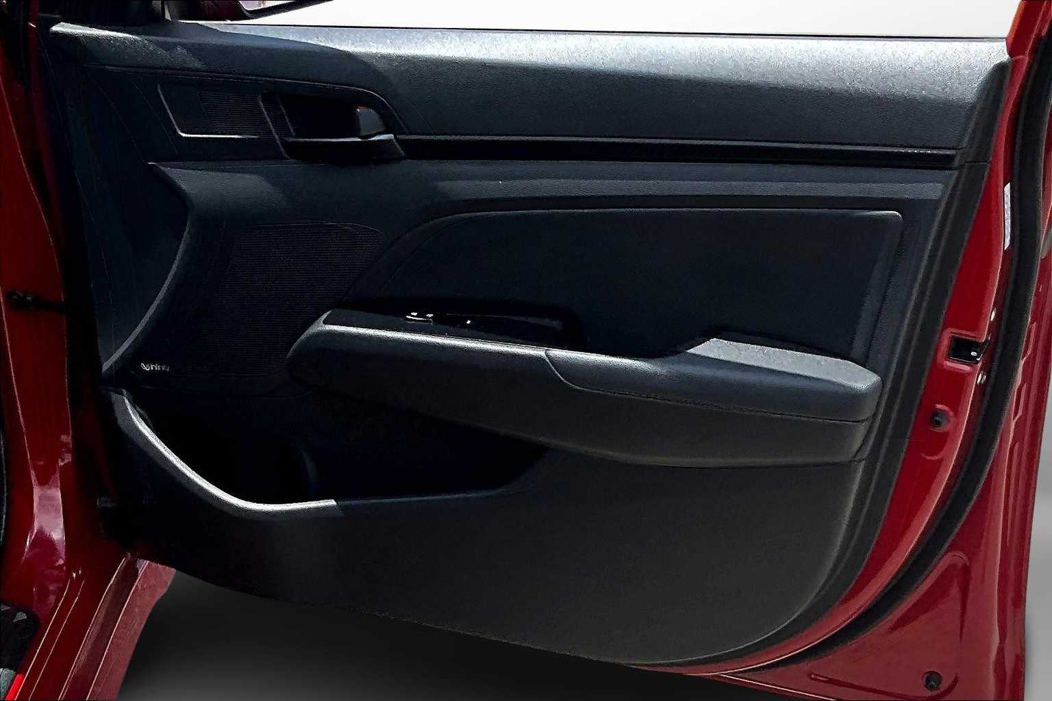 Thumbnail: 2019 Hyundai Elantra - 18