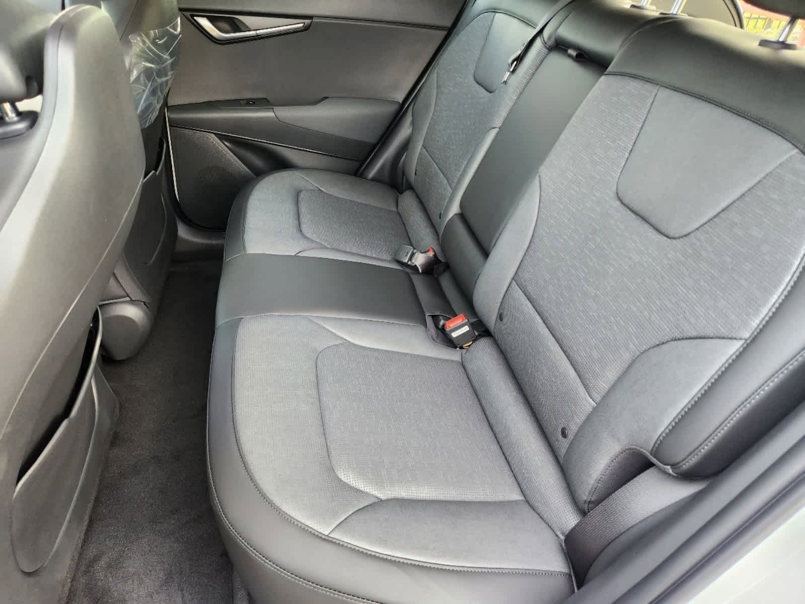 Thumbnail: 2023 Kia Niro - 13