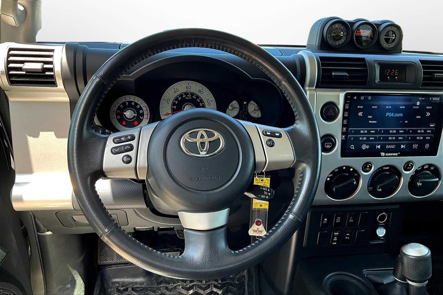 Thumbnail: 2012 Toyota FJ Cruiser - 5