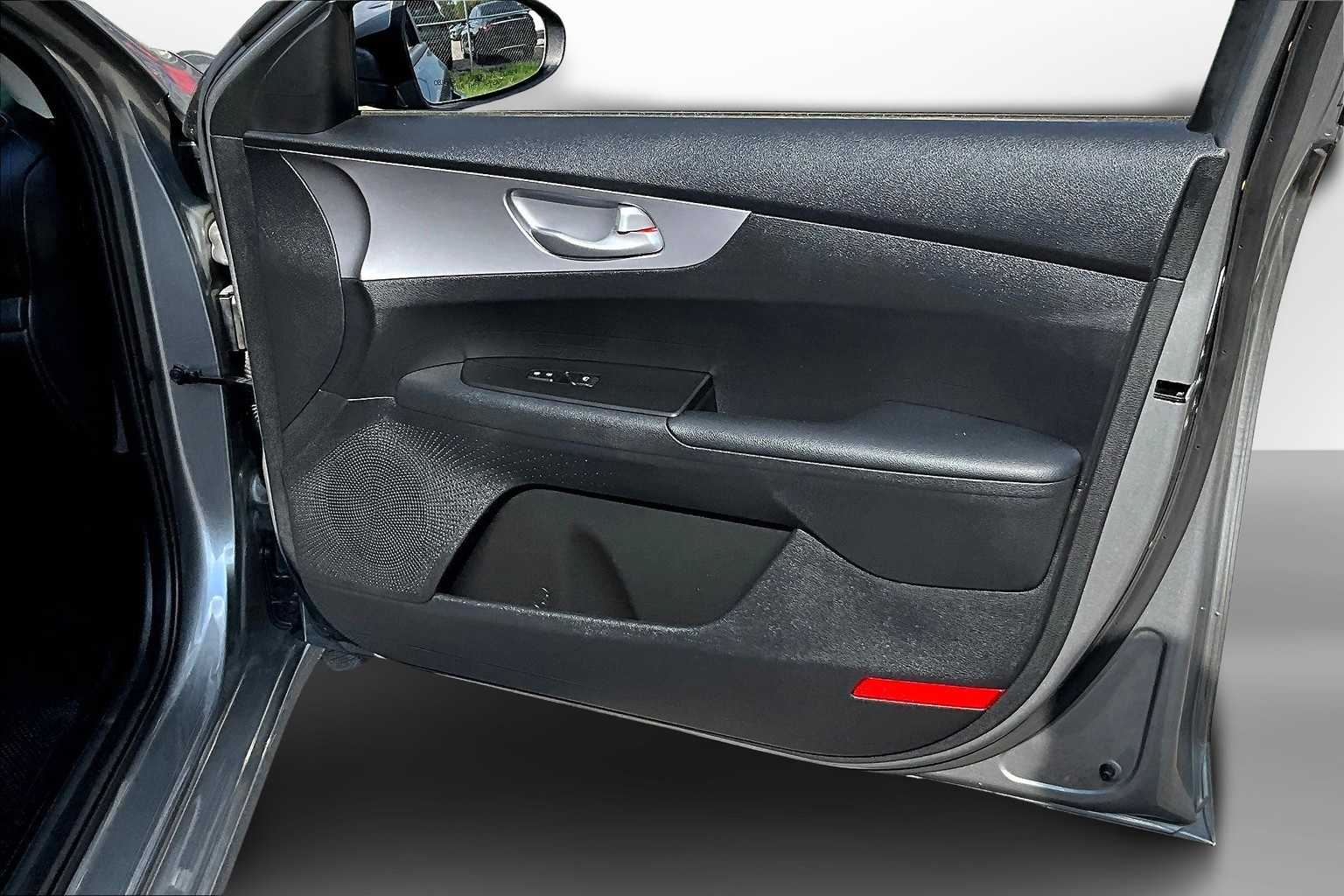 Thumbnail: 2023 Kia Forte - 18