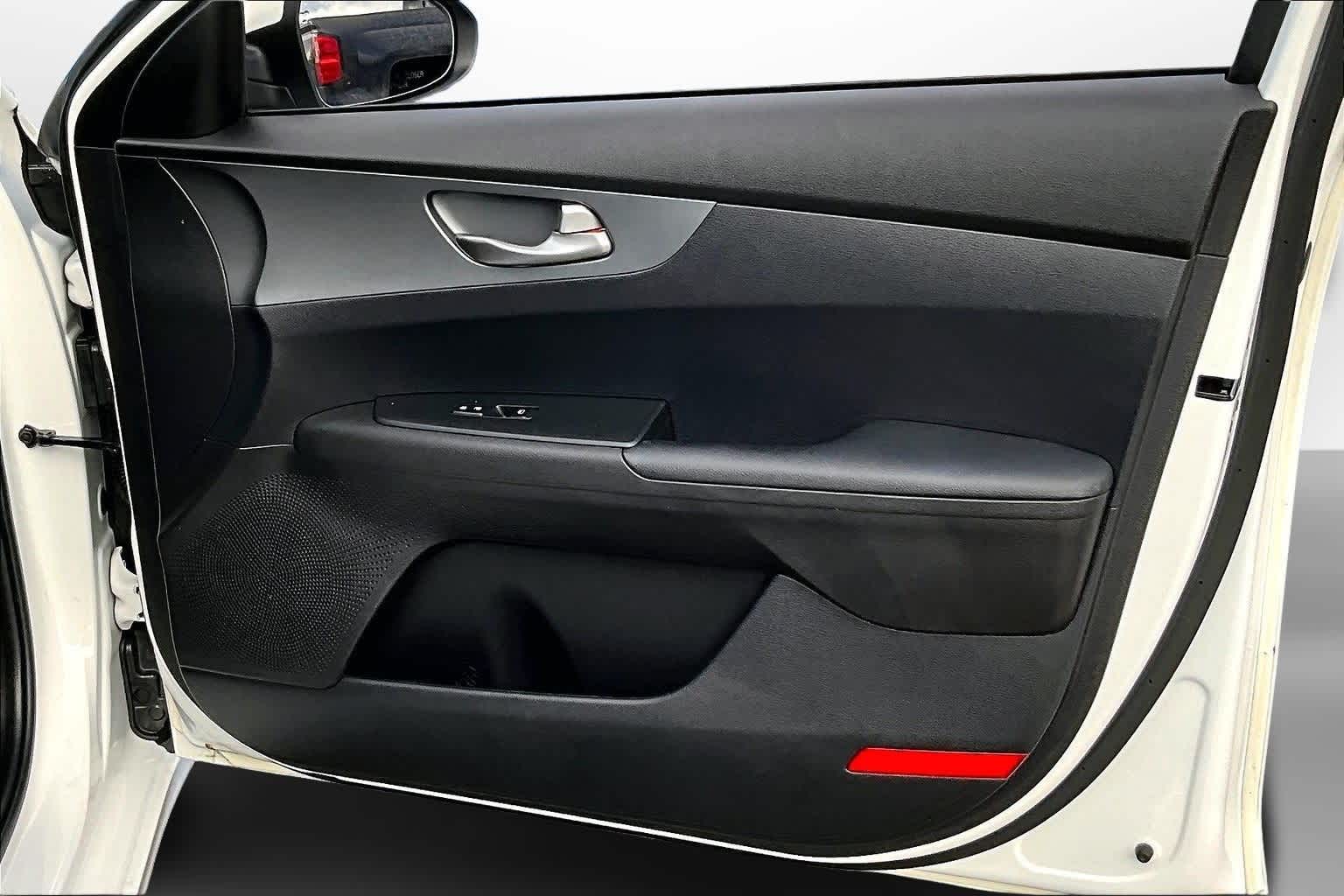 Thumbnail: 2021 Kia Forte - 18