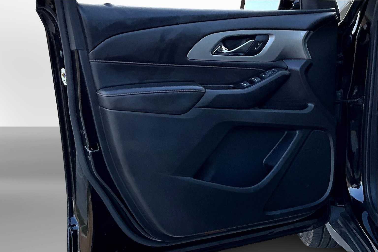 Thumbnail: 2020 Chevrolet Traverse - 17