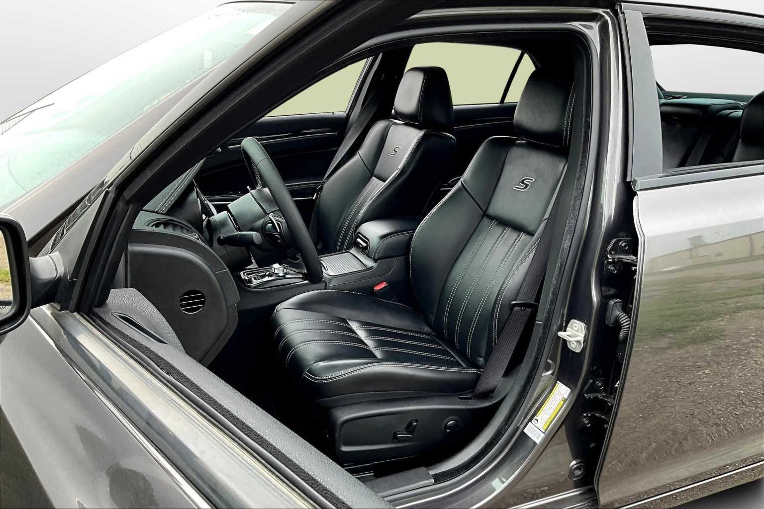 Thumbnail: 2023 Chrysler 300 - 25
