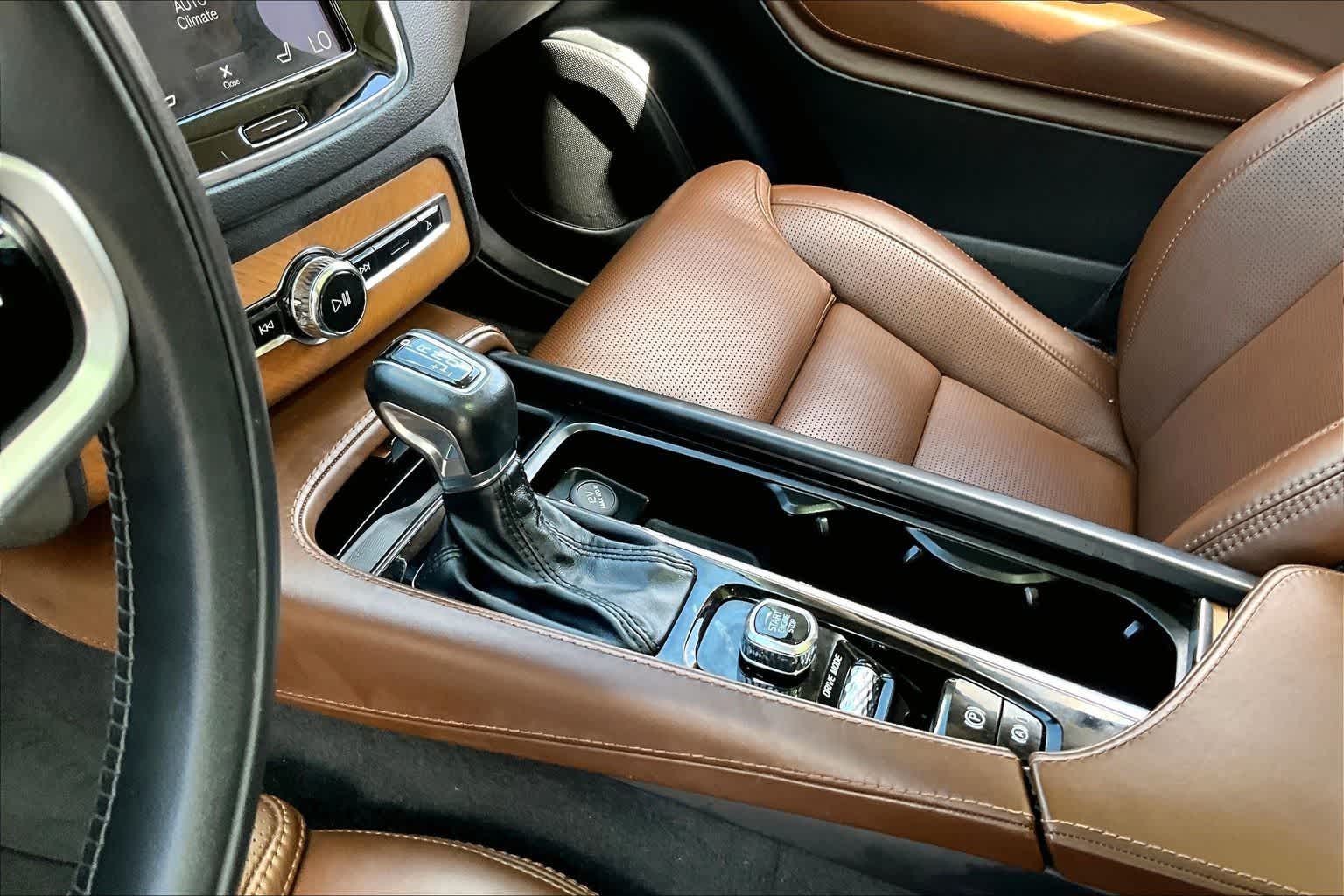 Thumbnail: 2020 Volvo XC90 - 13