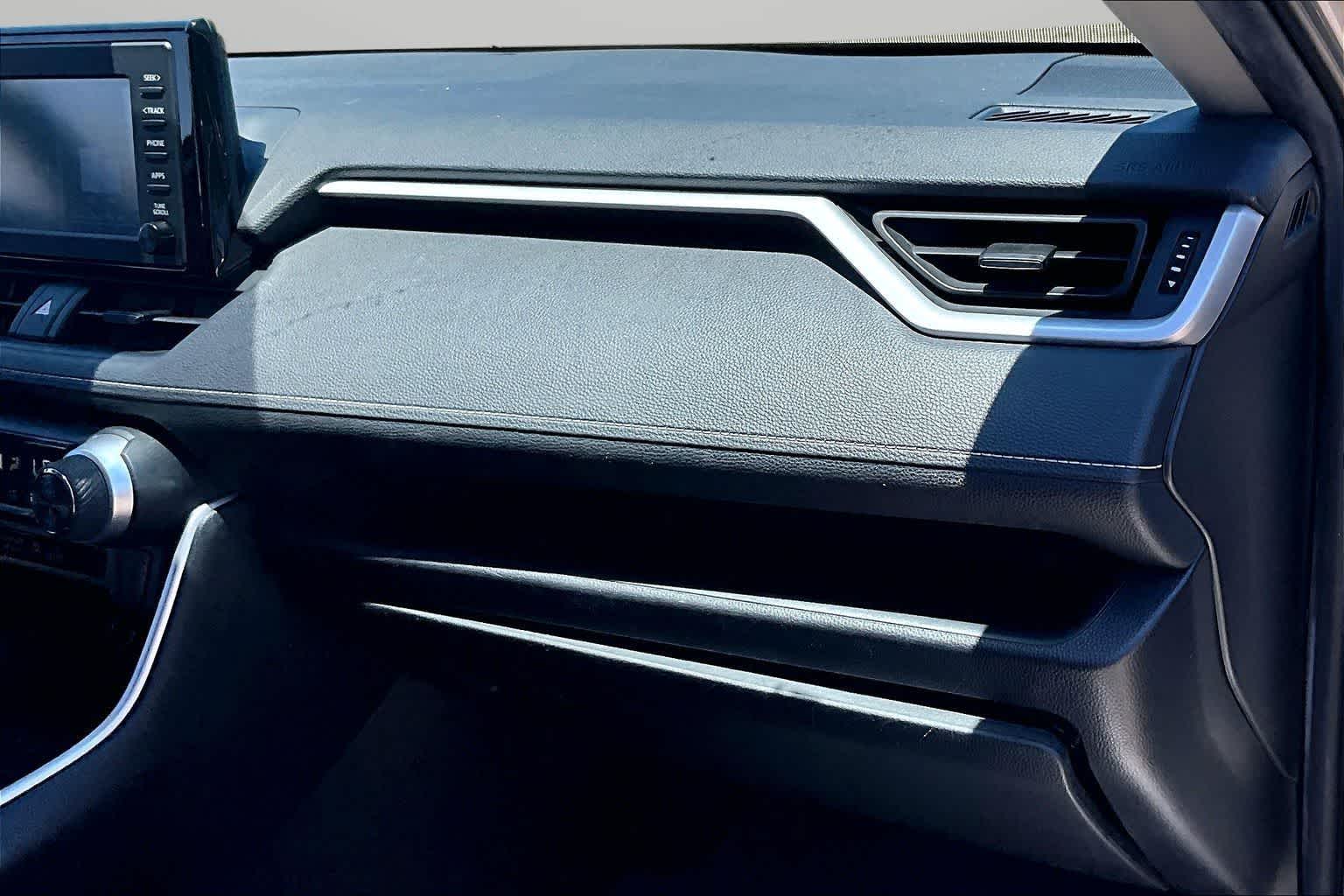 Thumbnail: 2019 Toyota RAV4 - 12