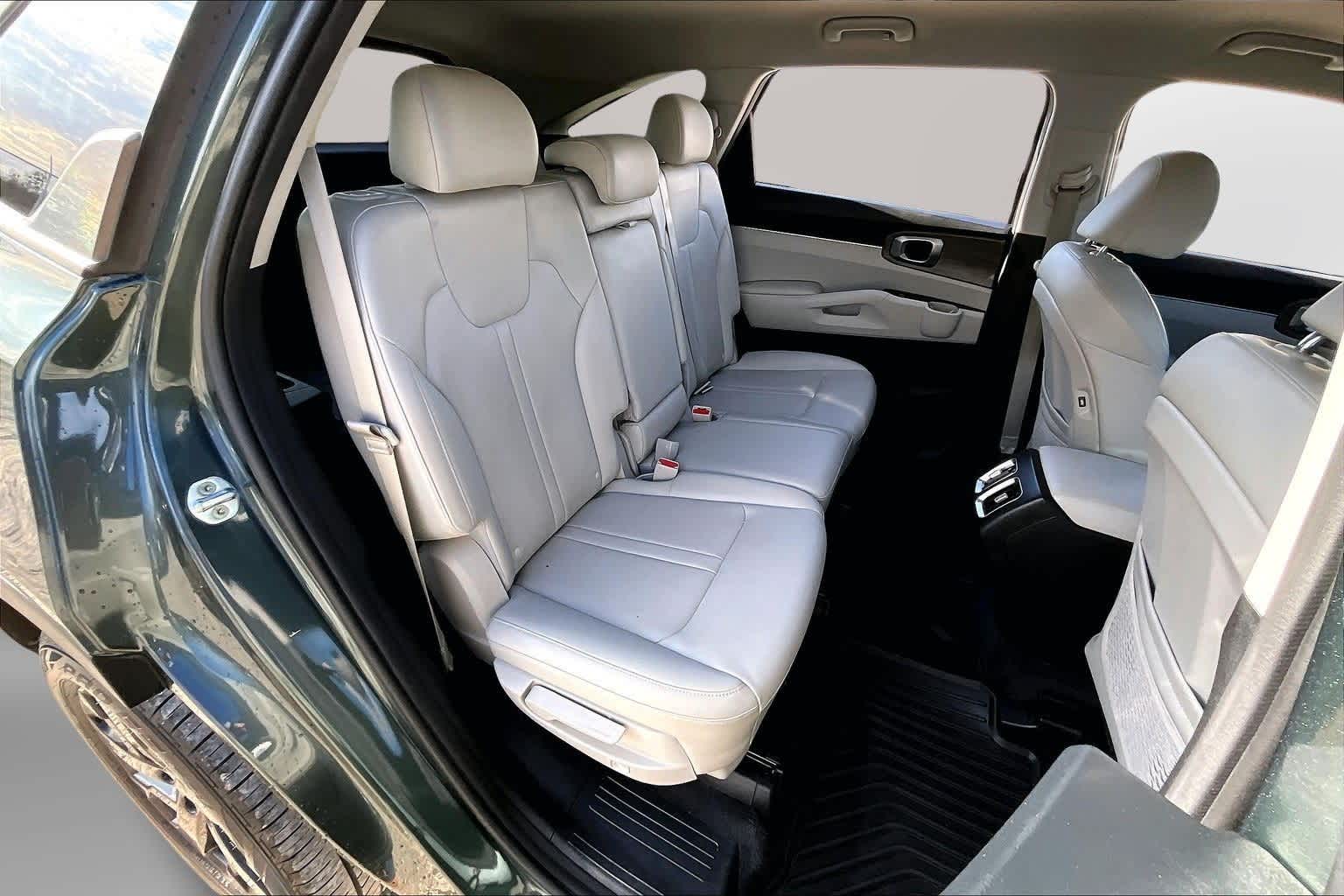 Thumbnail: 2022 Kia Sorento - 26