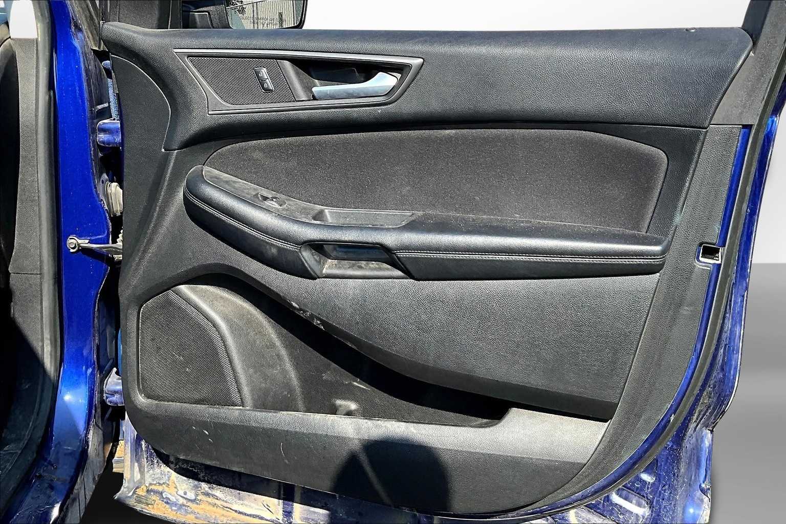Thumbnail: 2015 Ford Edge - 18