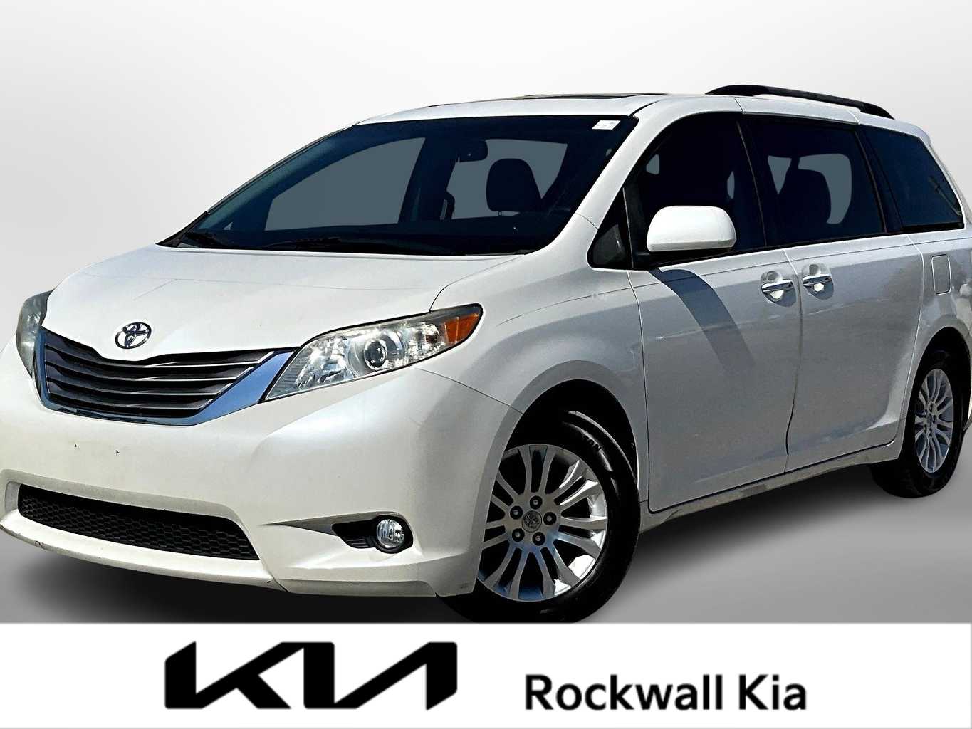 Thumbnail: 2015 Toyota Sienna - 1