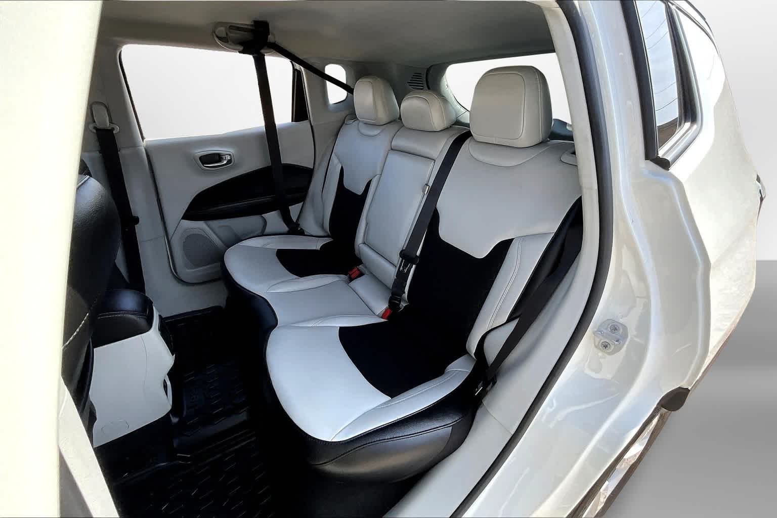 Thumbnail: 2020 Jeep Compass - 26