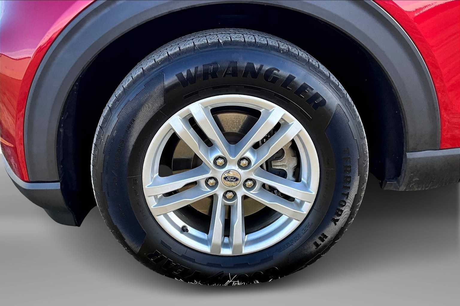 Thumbnail: 2021 Ford Explorer - 8