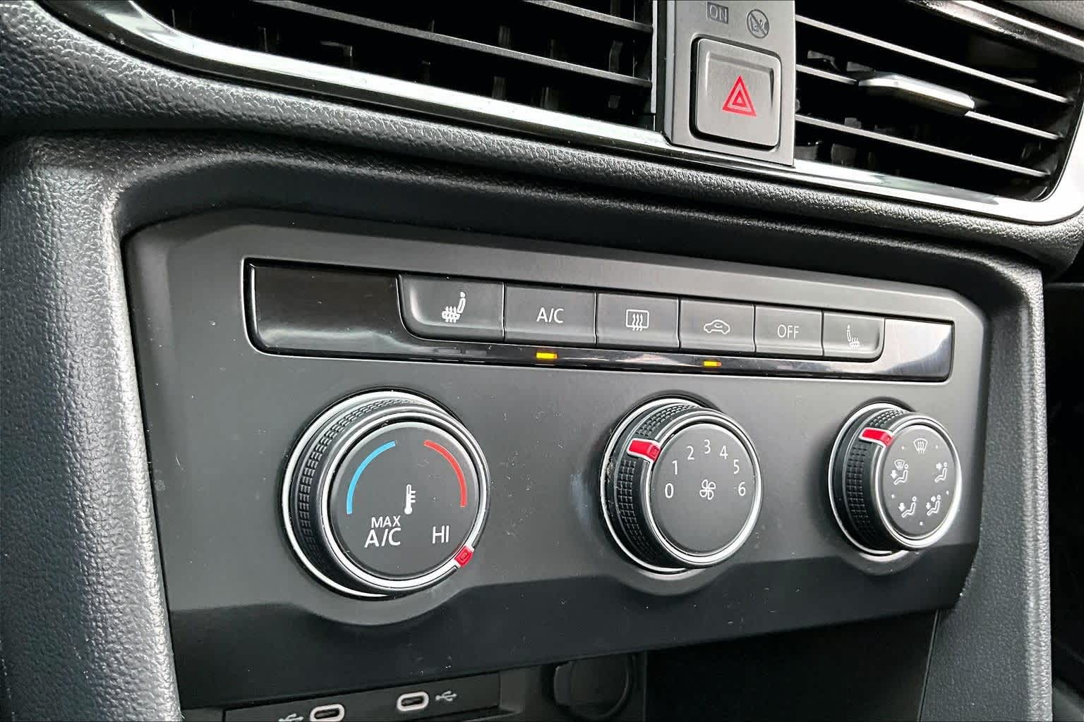 Thumbnail: 2022 Volkswagen Taos - 25