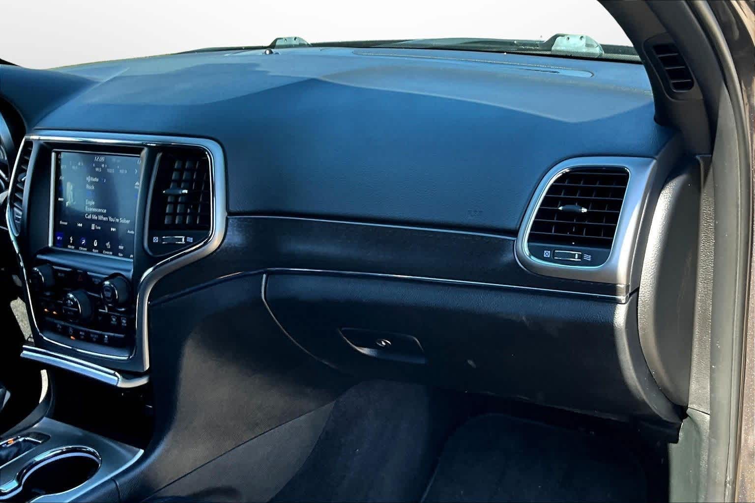Thumbnail: 2018 Jeep Grand Cherokee - 15