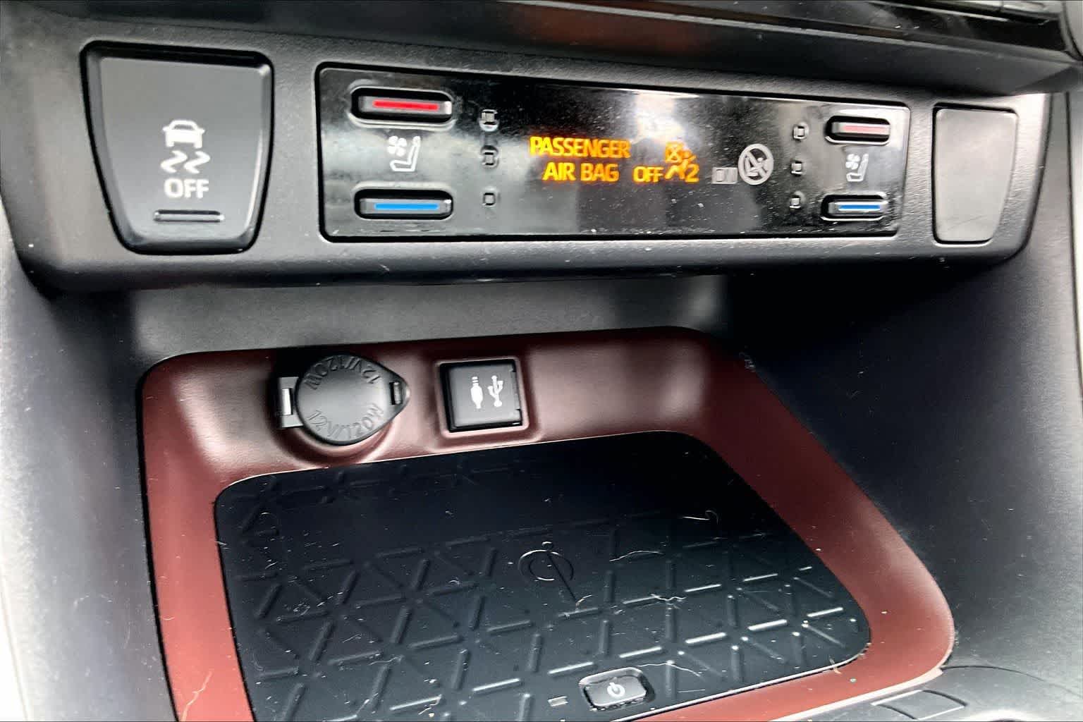 Thumbnail: 2019 Toyota RAV4 - 21