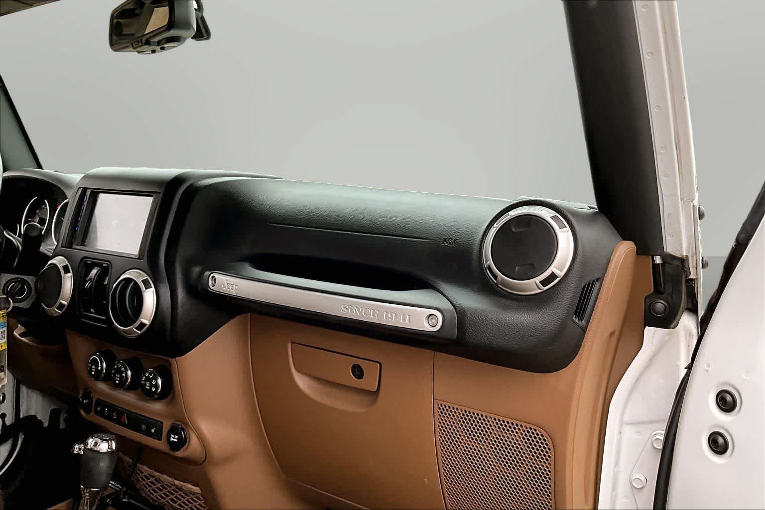 Thumbnail: 2018 Jeep Wrangler - 15