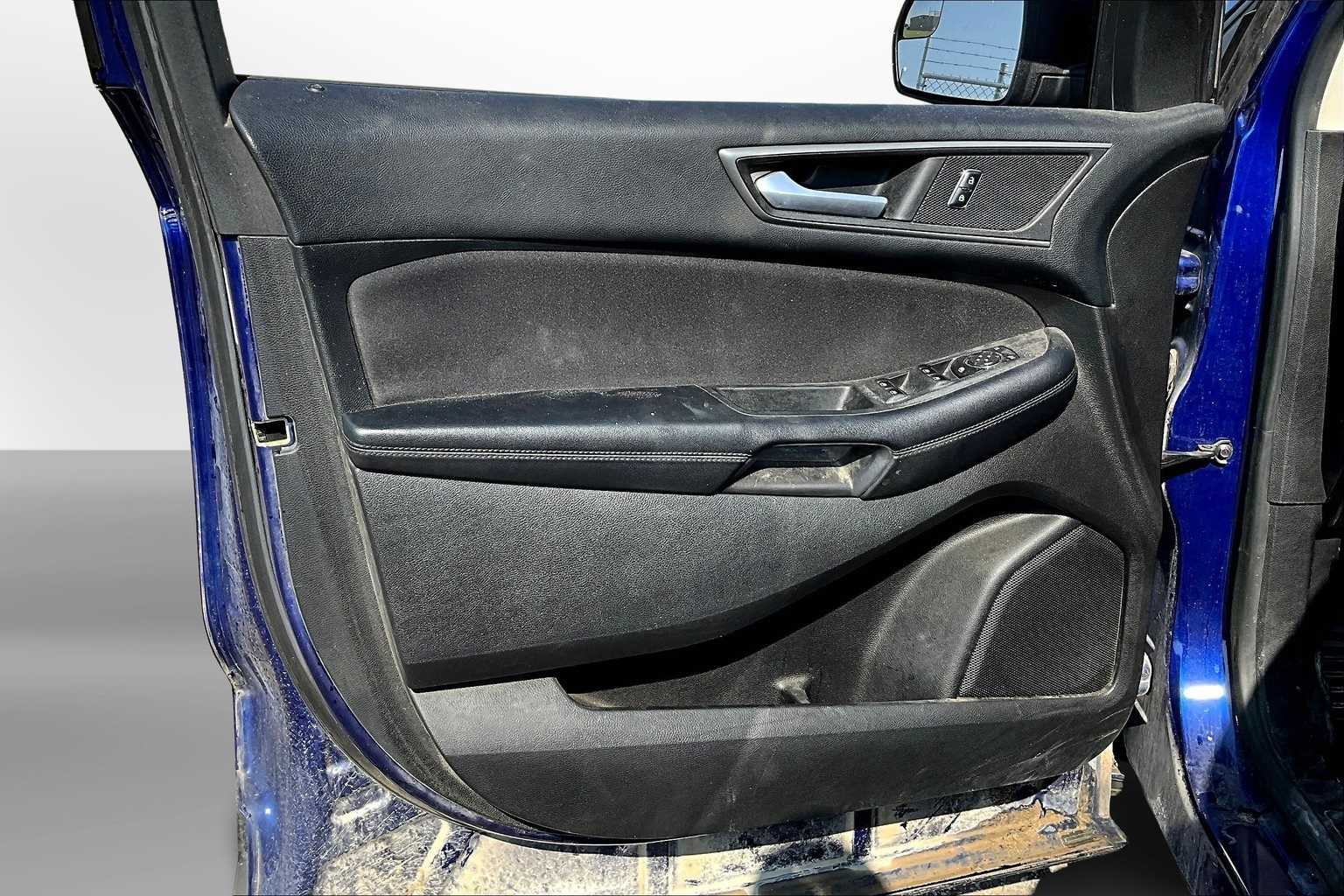 Thumbnail: 2015 Ford Edge - 17