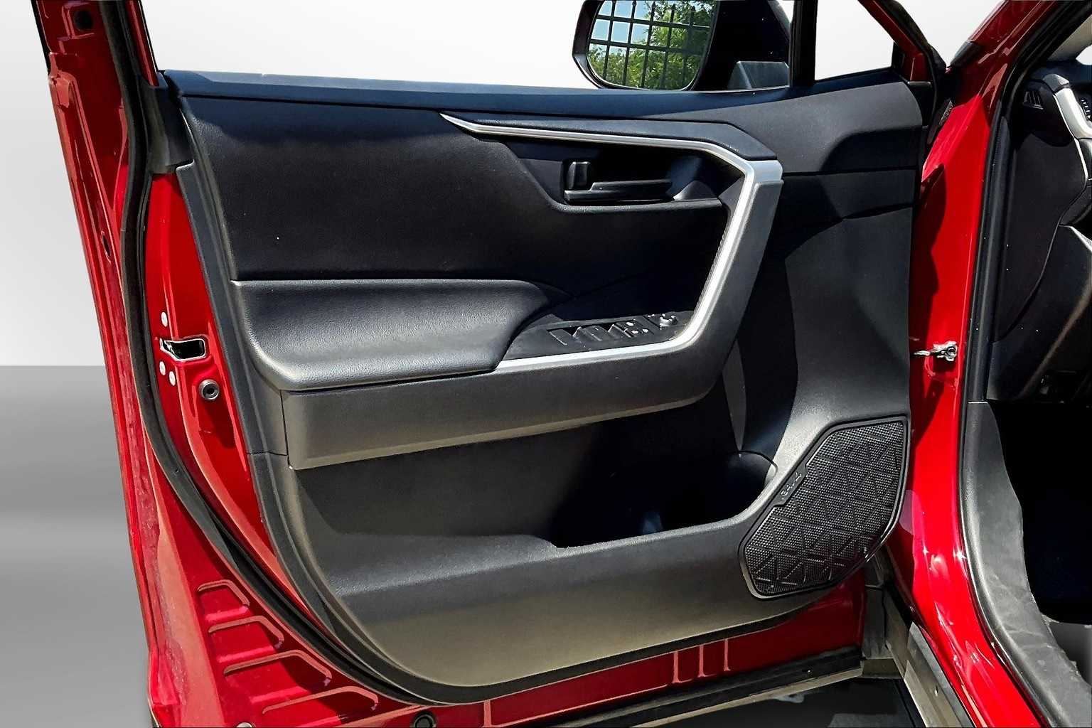 Thumbnail: 2024 Toyota RAV4 - 17