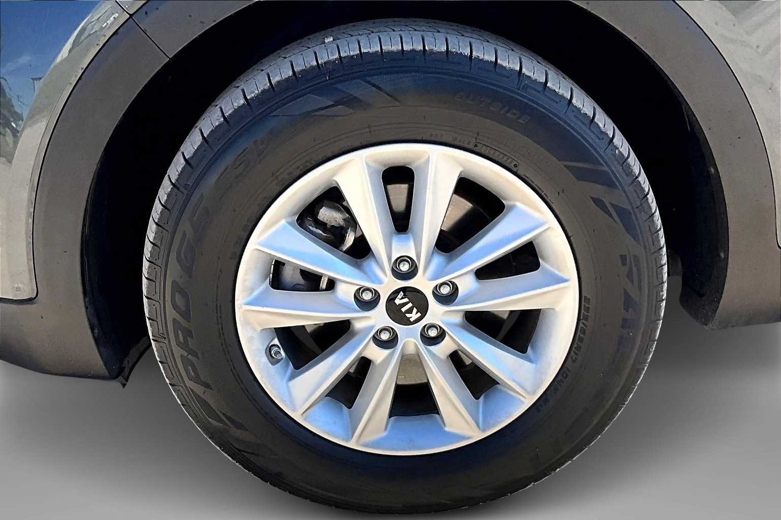 Thumbnail: 2019 Kia Sorento - 8